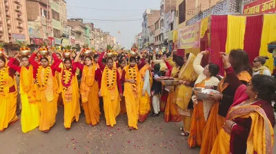 बलिया में 108 कुण्डीय गायत्री महायज्ञ की भव्य–दिव्य कलश यात्रा, जगह-जगह हुई पुष्प वर्षा