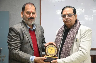 साहित्यकारों के सान्निध्य में सनबीम बलिया ने मनाया विश्व हिंदी दिवस