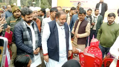 बलिया में जरूरतमंदों के चेहरों पर लौटी मुस्कान, 500 लोगों को बांटे गए कंबल