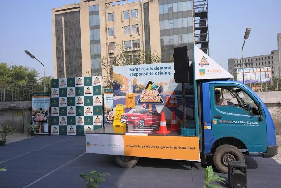 उज्जीवन स्मॉल फाइनेंस बैंक ने राष्ट्रीय सड़क सुरक्षा जागरूकता सप्ताह के अवसर पर '#PleaseGrowUp’ (प्लीज़ग्रोअप) नाम से फिजिटल सड़क सुरक्षा कैंपेन शुरू किया