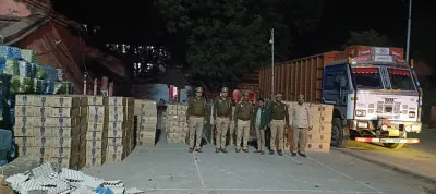 बलिया पुलिस ने 75 लाख की अंग्रेजी शराब पकड़ी, तस्कर गिरफ्तार
