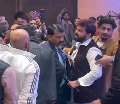 लखनऊ में बर्थडे पार्टी के दौरान हंगामा, मंच पर भड़के भोजपुरी स्टार पवन सिंह, वीडियो वायरल