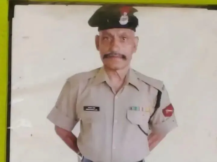 Ballia News: बीएसएफ जवान जवाहर लाल यादव का ब्रेन स्ट्रोक से निधन, गांव में छाया मातम