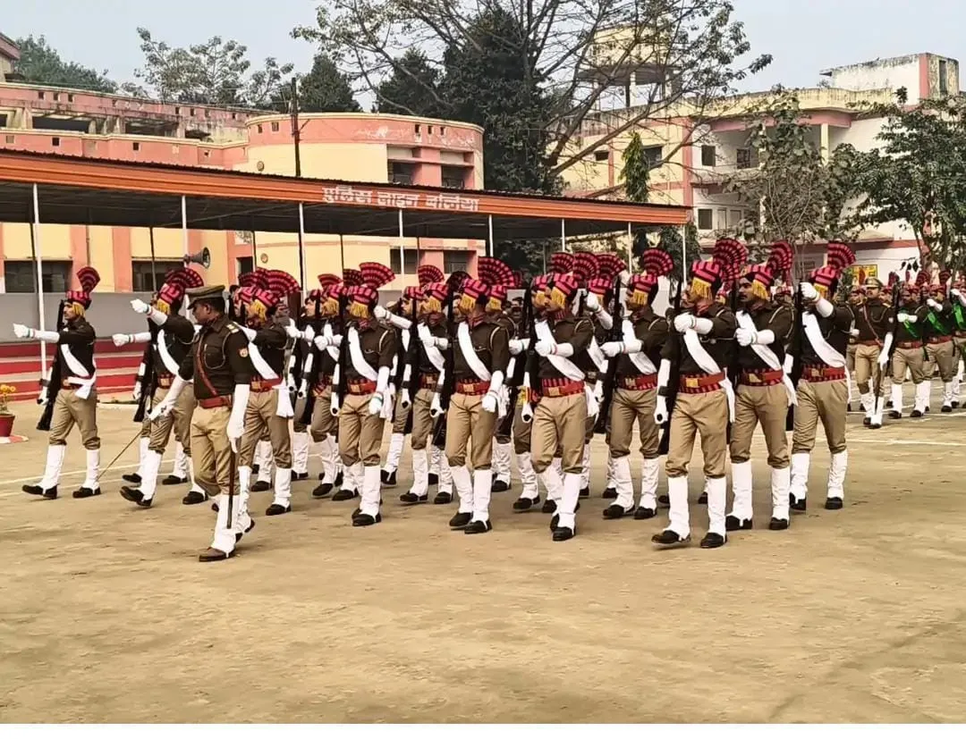 बलिया पुलिस ने फुल ड्रेस परेड की रिहर्सल की, गणतंत्र दिवस तैयारियों का एसपी ने लिया जायजा