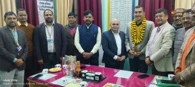 LIC बलिया ने रचा नया इतिहास, एक दिन में 897 पॉलिसियां कर बनाया कीर्तिमान