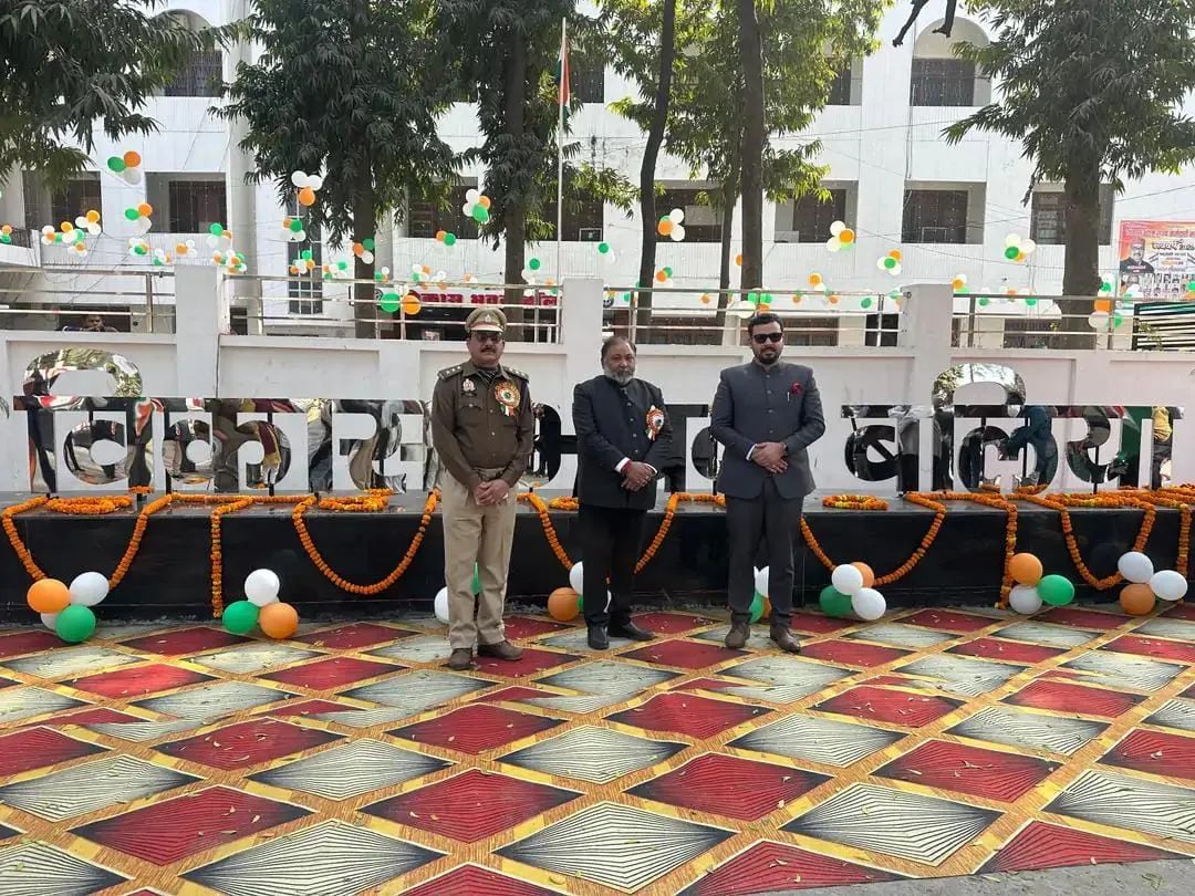 बलिया: परिवहन मंत्री ने किया सेल्फी प्वाइंट का उद्घाटन, विकास भवन परिसर में बढ़ा सौंदर्य