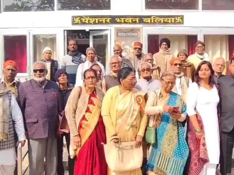 बलिया: गणतंत्र दिवस पर पेंशनरों का सम्मान, संगीतमय माहौल में गूंजा देशभक्ति का स्वर