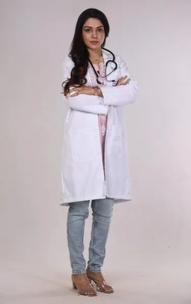 “जब मैं स्क्रीन पर डॉक्टर का स्क्रब पहनती हूं, तो ऐसा लगता है कि मैं अपने माता-पिता के सपने को अपने तरीके से सम्मान दे रही हूं” : सृष्टि सिंह, यादें, सोनी सब