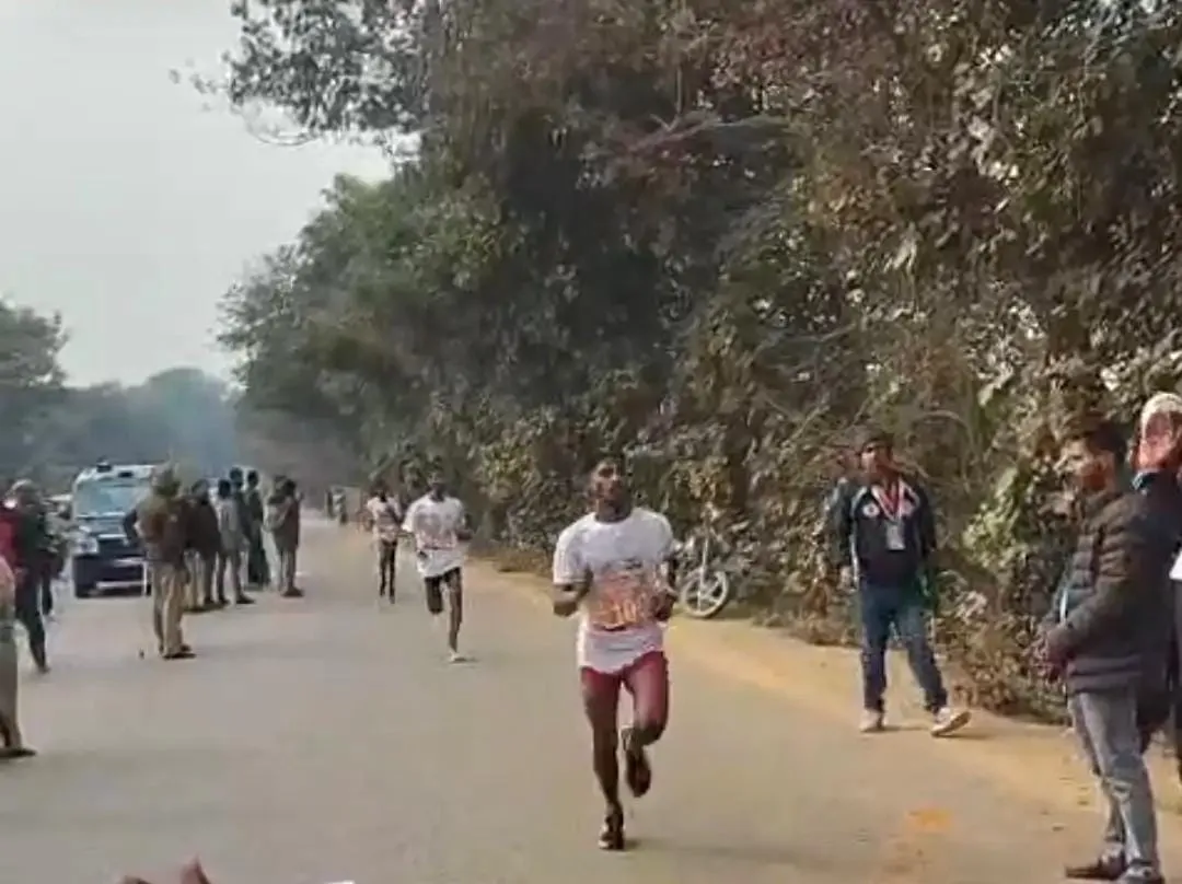 बलिया में स्व. मैनेजर सिंह मैराथन का भव्य शुभारंभ, मंत्रियों ने दिखाई हरी झंडी