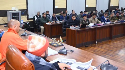 वाराणसी में CM योगी का सख्त निर्देश: दालमंडी सड़क चौड़ीकरण व भूमि अधिग्रहण में आए तेजी, माफिया-गुंडों पर कसा शिकंजा