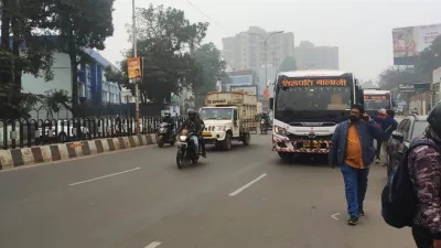 Lucknow News: शहर में बेखौफ दौड़ रहीं डग्गामार बसें, कार्रवाई से दूर ट्रैफिक पुलिस