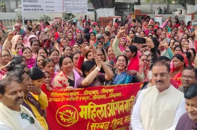 आंगनबाड़ी कार्यकर्ताओं ने पूर्णकालिक सरकारी कर्मचारी का दर्जा देने की मांग उठाई