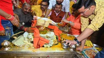 महाशिवरात्रि 2026 आज: महादेव बनेंगे दूल्हा, विदेशी फूलों से होगा शृंगार