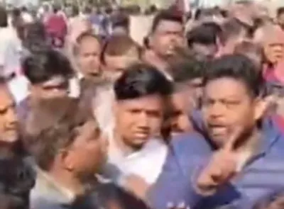 बलिया में सड़क हादसे में कक्षा छह का छात्र गंभीर रूप से घायल, ग्रामीणों ने शिक्षकों पर लापरवाही का आरोप लगाया