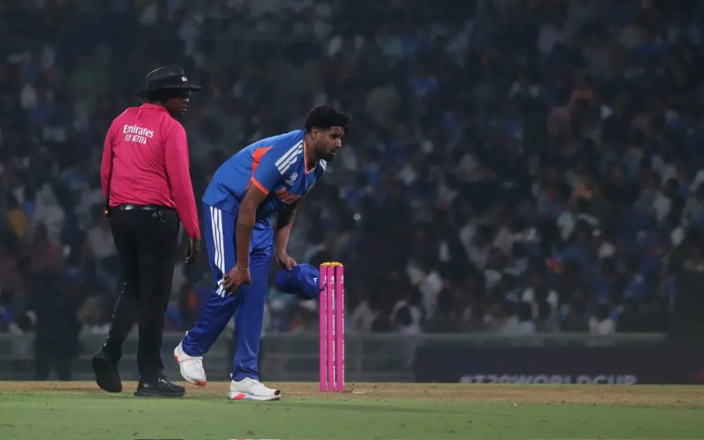 टी20 विश्व कप 2026: हर्षित राणा चोट के कारण बाहर, मोहम्मद सिराज की भारतीय टीम में वापसी