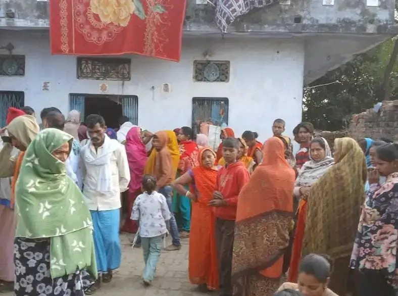 बलिया: गंगा नदी में स्नान के दौरान डूबने से व्यक्ति की मौत, डॉक्टरों ने किया मृत घोषित