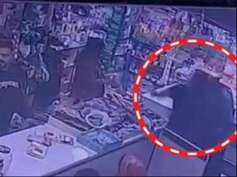 झांसी में छात्रा ने सौतेले भाई पर उत्पीड़न का आरोप, पढ़ाई और नौकरी छोड़ी