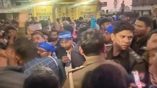 बलिया में दिनदहाड़े युवक की चाकू से गोदकर हत्या, सड़क जाम कर ग्रामीणों का विरोध