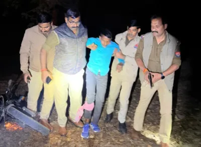 बलिया में मुठभेड़ के बाद शातिर चोर गिरफ्तार, पैर में लगी गोली