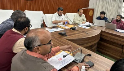 बलिया में जिला स्वास्थ्य समिति की समीक्षा बैठक, प्रभारी जिलाधिकारी ने दिए कड़े निर्देश