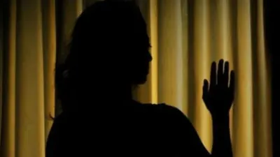 स्पा सेंटर की आड़ में देह व्यापार का आरोप, कई युवतियां थाने पहुंचीं; हिंदू महासभा ने किया प्रदर्शन