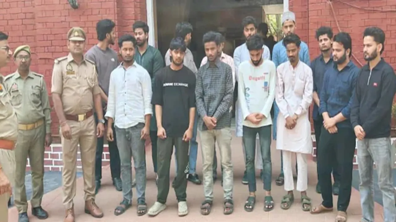 वाराणसी : गंगा में नाव पर इफ्तार के दौरान बिरयानी खाने का मामला, 14 लोग गिरफ्तार