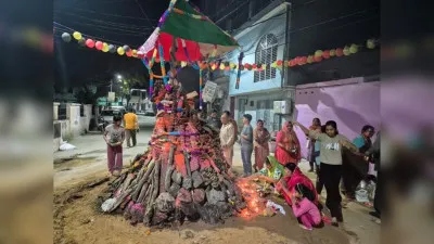 Amroha : विधि-विधान से हुआ होलिका पूजन, देर रात जिलेभर में हुआ होलिका दहन