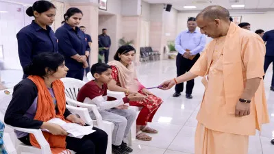 CM Yogi Janata Darshan : जनता की समस्याएं सुनीं, अधिकारियों को समयबद्ध समाधान के निर्देश
