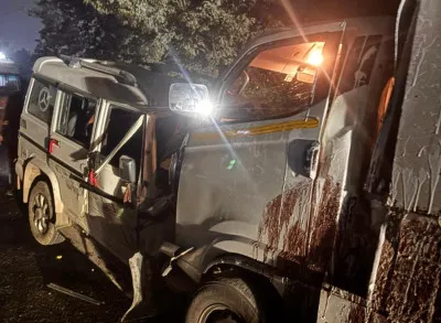 Ballia News : बोलेरो-पिकअप की आमने-सामने टक्कर में बालक की मौत, कई घायल