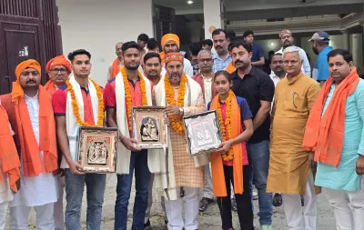 Ballia News : नेशनल चैंपियन बनकर लौटे खिलाड़ियों का पूर्व मंत्री उपेंद्र तिवारी ने किया सम्मान