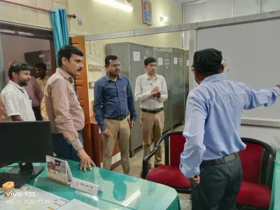 विकास भवन का औचक निरीक्षण : अव्यवस्था पर भड़के बलिया डीएम