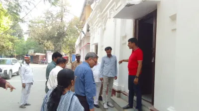 बलिया कलेक्ट्रेट में व्यवस्थाओं को सुधारने की पहल, डीएम ने किया निरीक्षण