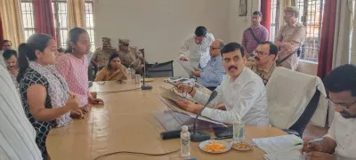 बलिया में संपूर्ण समाधान दिवस में 55 शिकायतें, सात का मौके पर निस्तारण