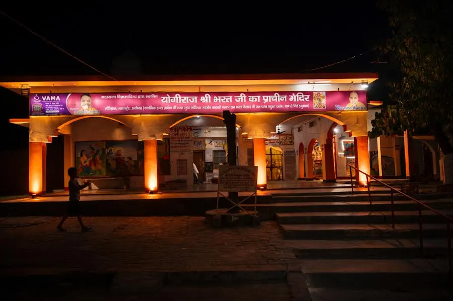 राम नवमी से पहले जगमगाई अयोध्या, दिव्य रोशनी से निखरा धार्मिक स्वरूप