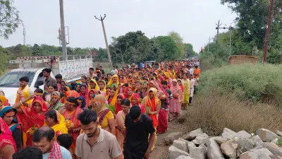 लक्ष्मी नारायण महायज्ञ की कलश यात्रा में उमड़ा आस्था का सैलाब