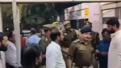 Crime News : बाराबंकी में जमीन विवाद में अधिवक्ता को मारी गोली, हालत गंभीर