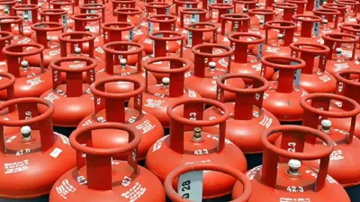 LPG Price Hike : रसोई गैस सिलेंडर हुआ महंगा, 60 रुपये की बढ़ोतरी; जानें दिल्ली-मुंबई समेत बड़े शहरों के नए रेट