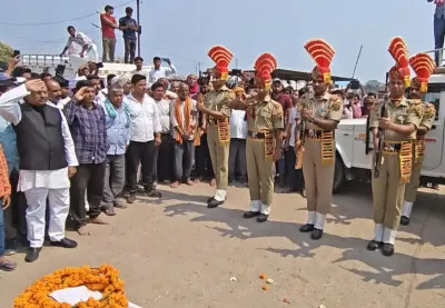 जवान का पार्थिव शरीर पहुंचते ही रो पड़ा बलिया का गांव, राजकीय सम्मान के साथ हुआ अंतिम संस्कार