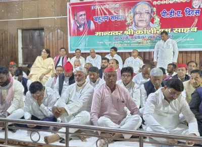 बलिया : सामाजिक परिवर्तन के महानायक कांशीराम को समाजवादियों ने किया नमन