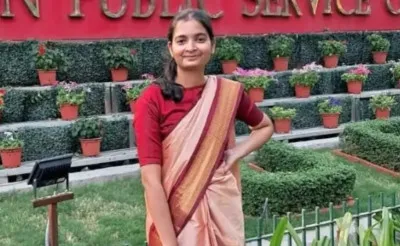 UPSC 2025 : बलिया की बेटी शिक्षा पाठक ने हासिल की 453वीं रैंक, गांव में जश्न का माहौल