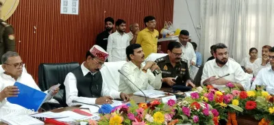 Ballia News : ‘दिशा’ समिति की बैठक में 58 बिंदुओं पर समीक्षा, विकास योजनाओं को लेकर अधिकारियों को निर्देश