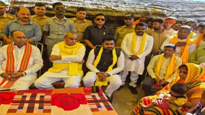 बाराबंकी बब्लू हत्याकांड: पीड़ित परिवार से मिले मंत्री ओमप्रकाश राजभर, कड़ी कार्रवाई का भरोसा