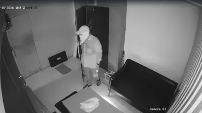 चोरी के बाद भागा नहीं चोर, ऑफिस में AC चलाकर 6 घंटे सोता रहा; CCTV देख मालिक भी रह गया हैरान