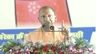 वाराणसी : पीएम मोदी के दौरे पर सीएम योगी का विपक्ष पर हमला, बोले—महिलाओं के सम्मान के खिलाफ रही विपक्ष की राजनीति