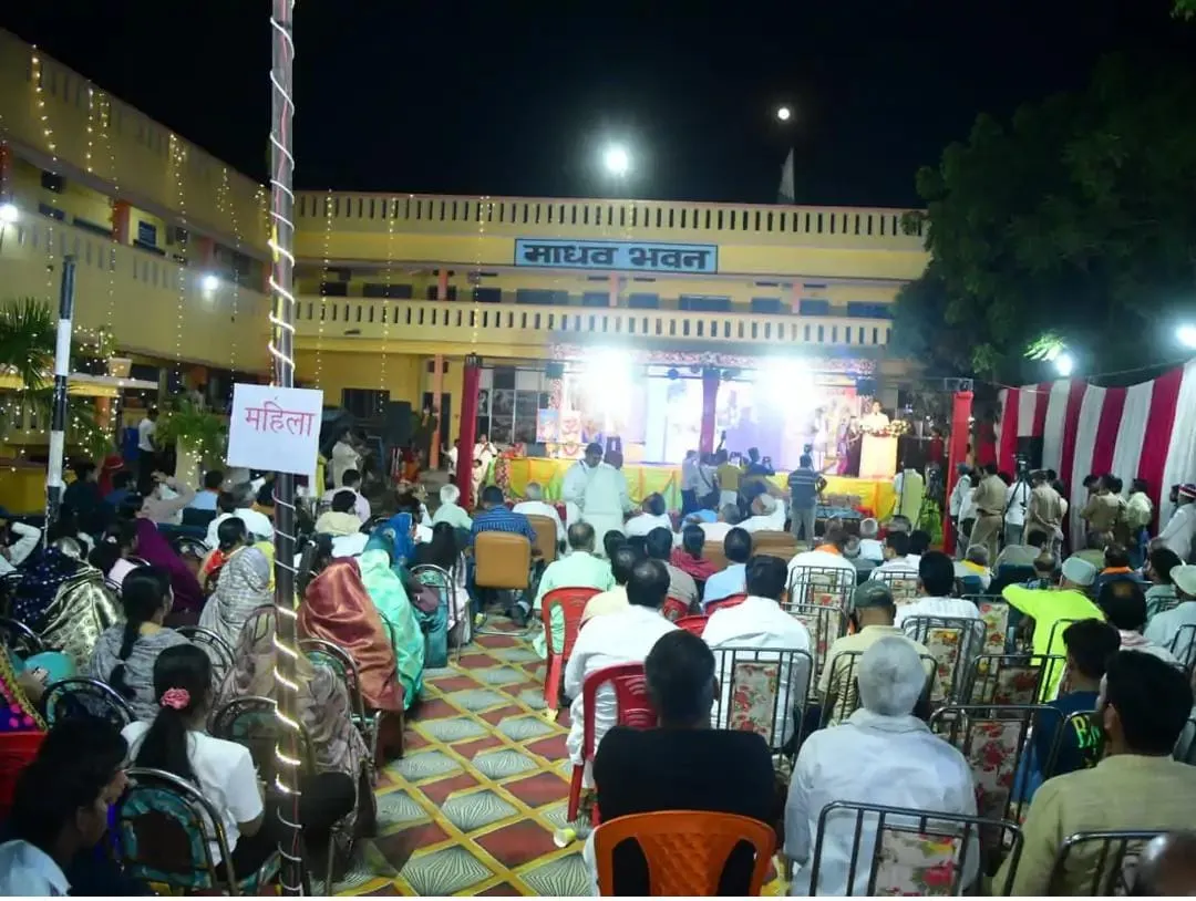 बलिया : वार्षिकोत्सव में पहुंचे ए.के. शर्मा, शिक्षा के साथ संस्कारों पर दिया जोर