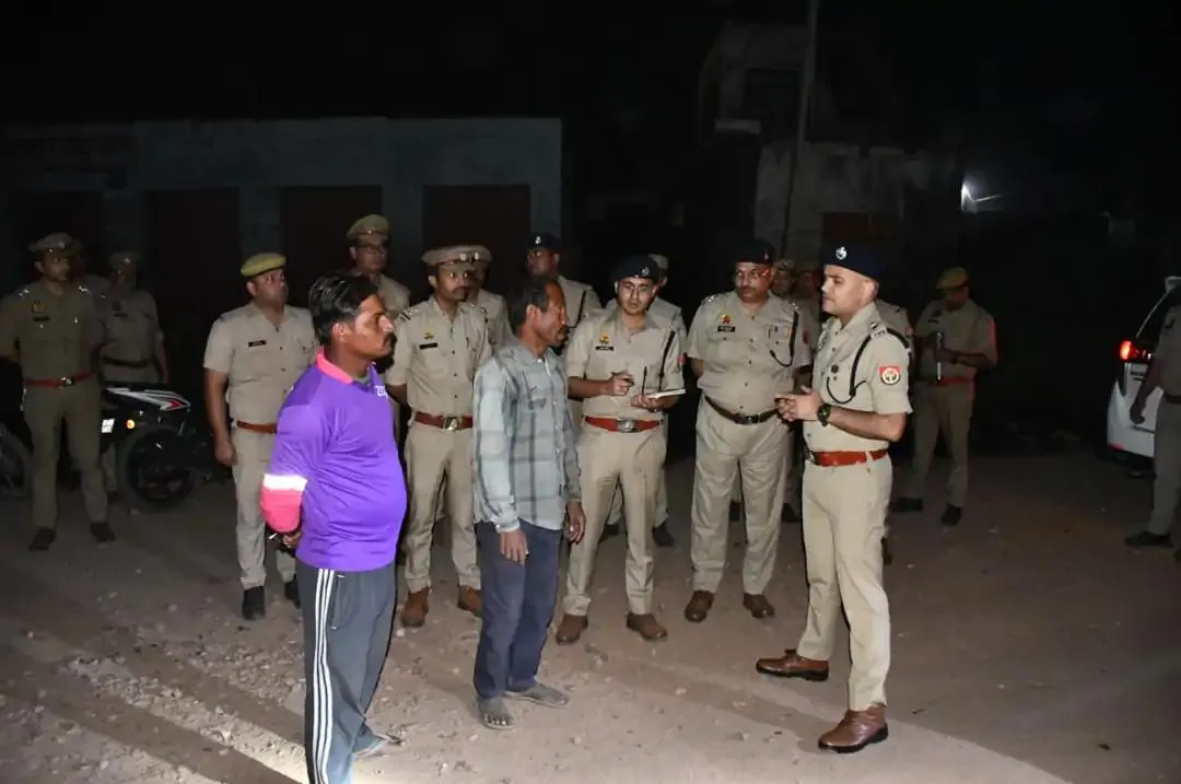 चुनावी रंजिश में पूर्व प्रधान के बेटों की फायरिंग, युवक गंभीर; जेएन मेडिकल कॉलेज में भर्ती