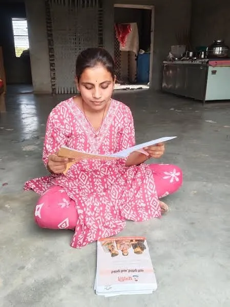 दो साल पढ़ाई छोड़ी, फिर 78% अंक लाकर जिले की बनीं सेकंड टॉपर