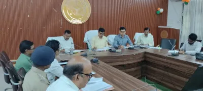 Ballia News : गंगा संरक्षण को लेकर डीएम सख्त, सिंगल यूज प्लास्टिक पर कार्रवाई के निर्देश