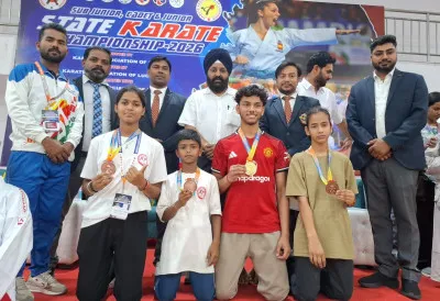 Ballia News : स्टेट कराटे चैंपियनशिप में बलिया के खिलाड़ियों का शानदार प्रदर्शन, 2 गोल्ड समेत 11 पदक