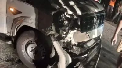 देवरिया में तेज रफ्तार कार की टक्कर से बाइक सवार दो युवकों की मौत, शादी का कार्ड बांटकर लौट रहे थे